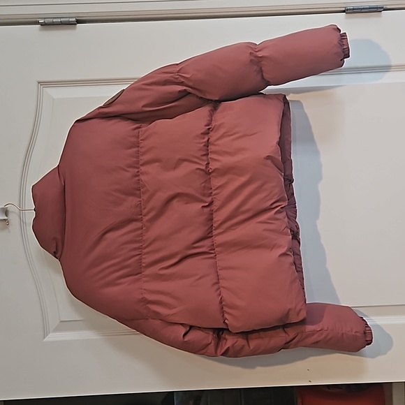 Fabletics Wander Cropped Puffer Jacket Cherry Mocha Adjustable Womens Medium - Picture 8 of 16